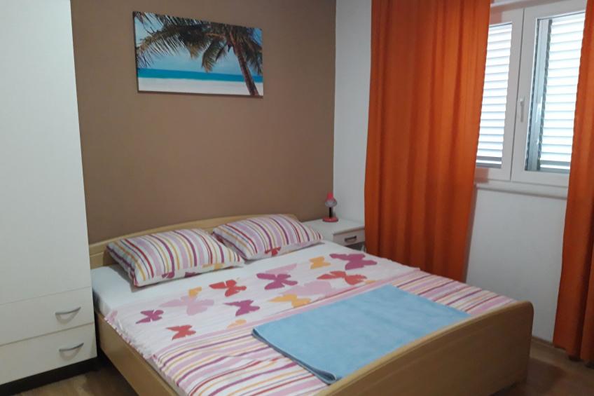 Wohnung in Pirovac mit Terrasse, Garten und Grill - foto 3