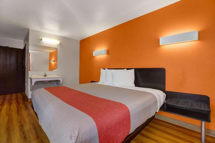 1 King Bed  Non-Smoking - foto 12