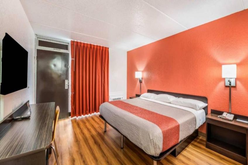 1 King Bed  Non-Smoking - foto 13