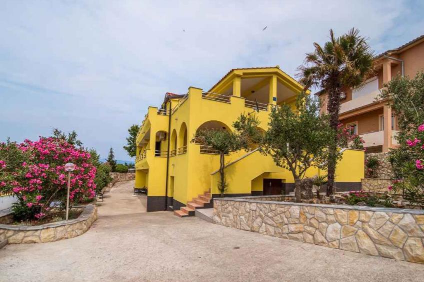 Holiday apartment with barbecue only 50 m from the Adriatic Sea - BF-DFG2