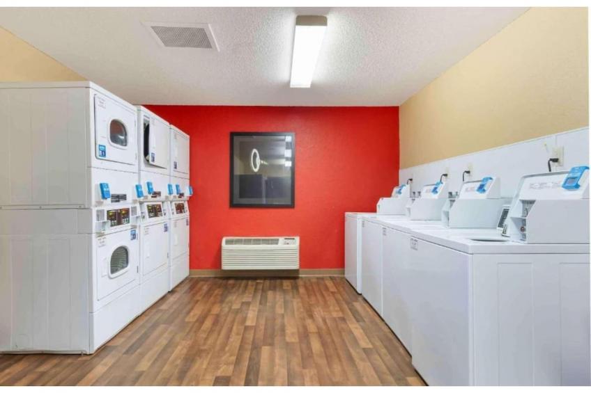 1 King Bed | Non-Smoking, Kitchen, Shower - foto 41