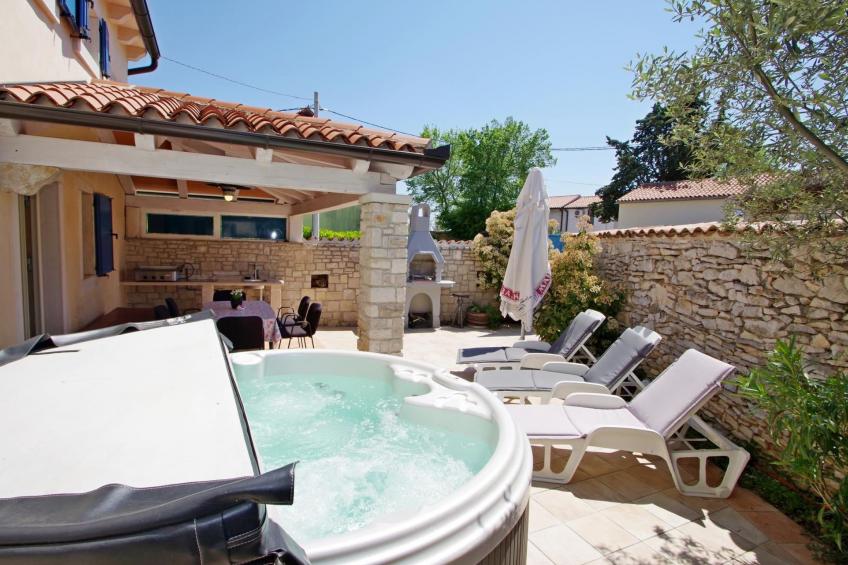 in Kavran mit Terrasse und Grill - foto 7