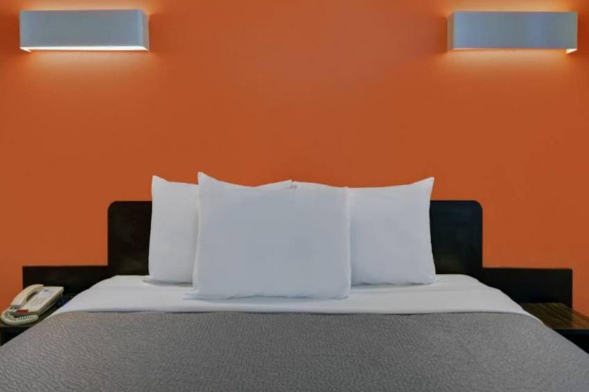 1 Full Bed  ADA/Tub - foto 6