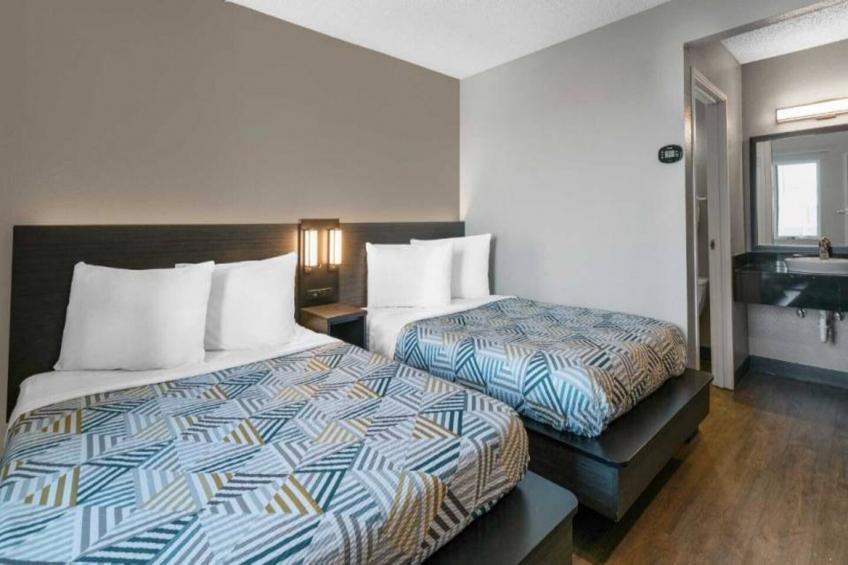 2 Full Beds  Non-Smoking Micfridge - foto 8