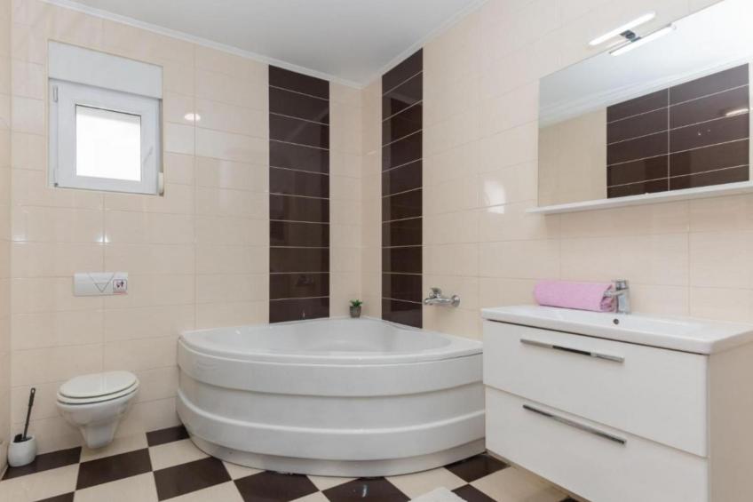 Ana mit Pool und Jacuzzi - foto 26