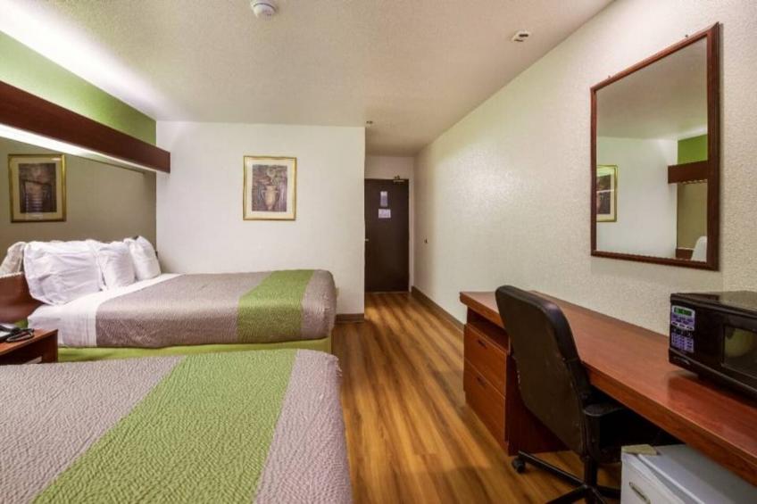 2 Queen Beds  Non-Smoking Micfridge - foto 9