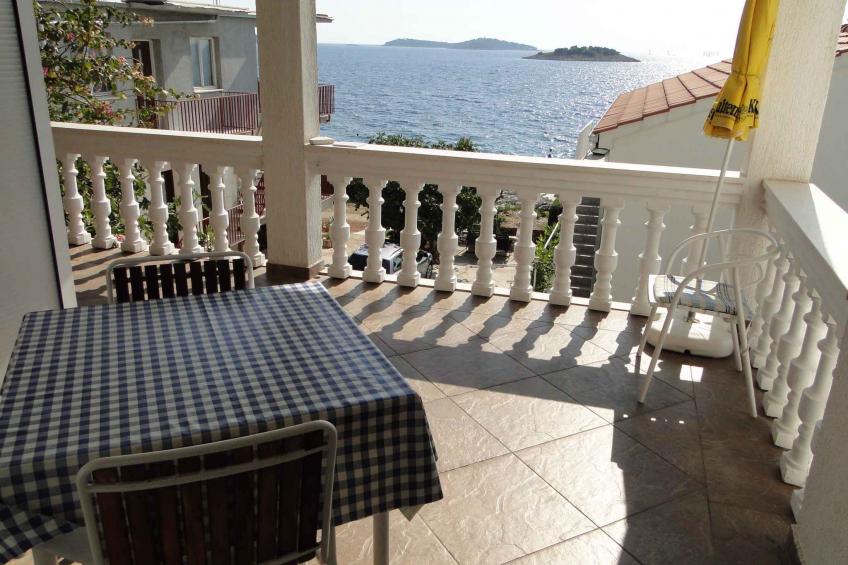Holiday apartment 20 m from the sea - BF-HZH4J
