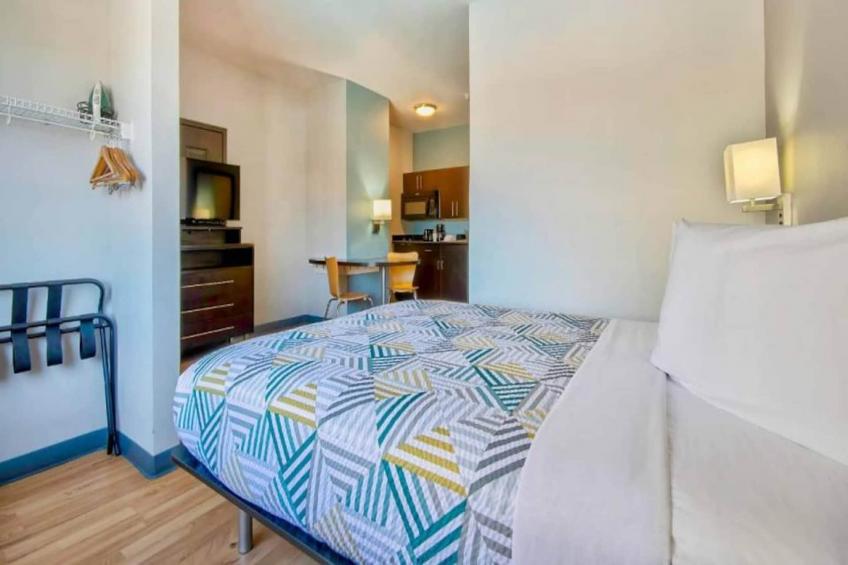 1 Queen Bed  Non-Smoking - foto 6