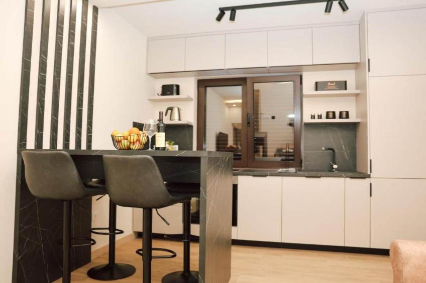 Stylish Apartment with Modern Elegance in Herceg Novi Area - Deluxe One Bedroom Apartment with Balcony - foto 10