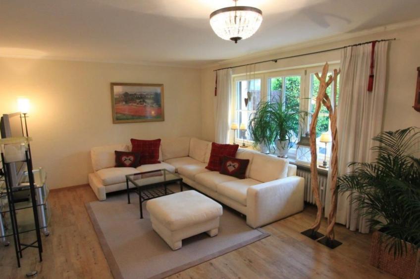 in Hagrain mit Grill, Terrasse und Garten