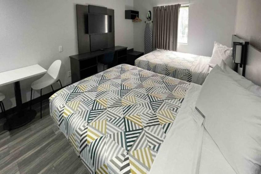 2 Queen Beds  Non-Smoking Micfridge - foto 6