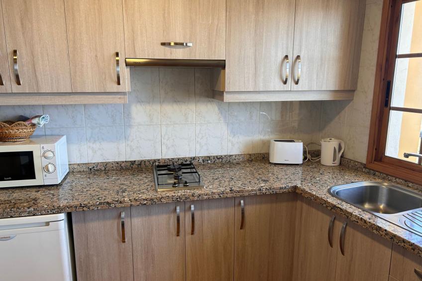 Apartment mit Balkon und Meerblick - foto 9