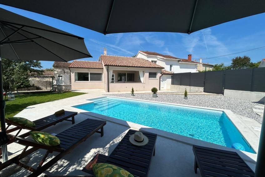 Diva mit privatem Pool