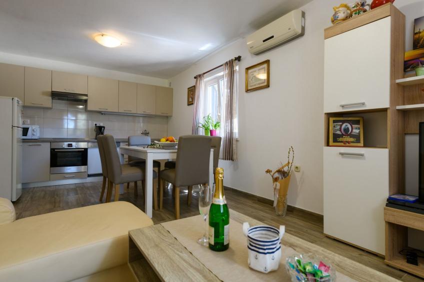 Wunderschönes Ferienhaus in Pomer mit Garten - foto 23