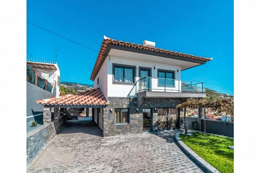 Camara de Lobos Lux