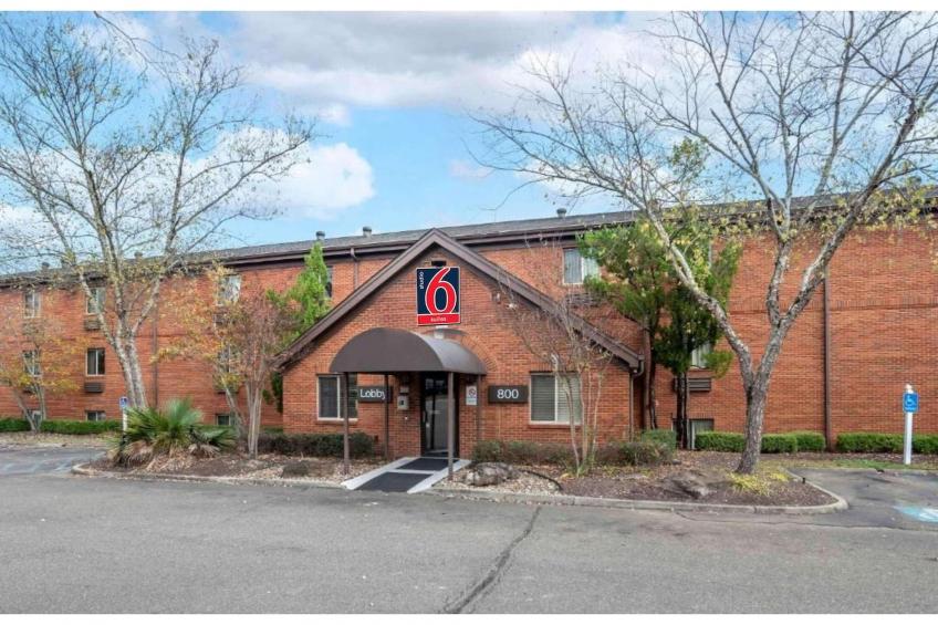 1 King Bed | Hearing Accessible, Kitchen - foto 7