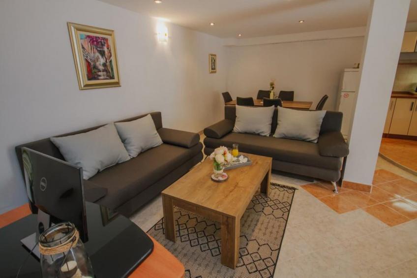 Tranquil Getaway Villa Prapatnica with Pool and Garden - Three  Bedroom Villa with Pool