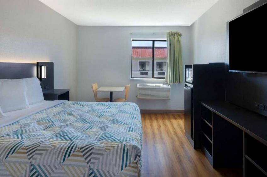 1 King Bed  Non-Smoking - foto 11