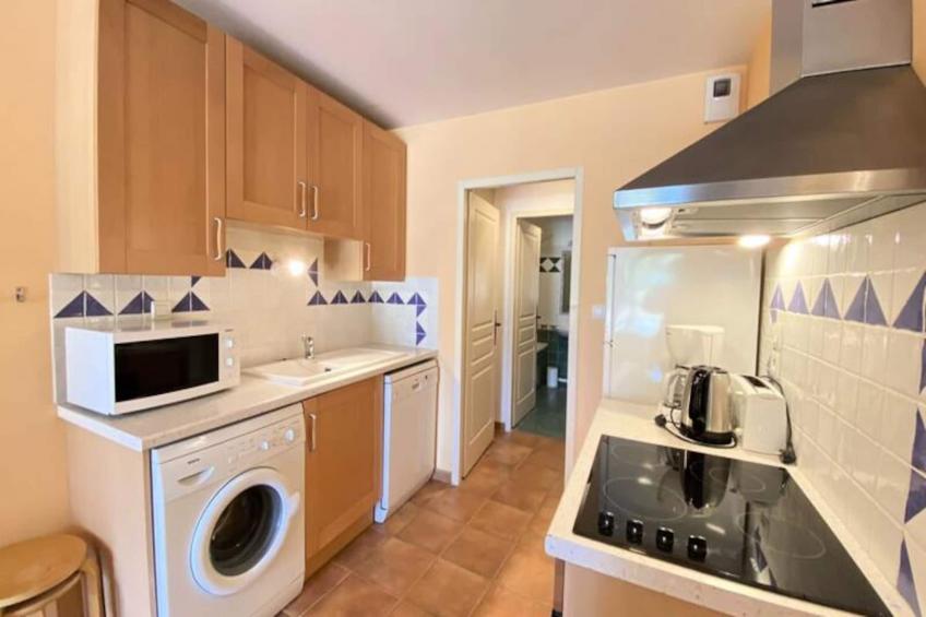 04b2 : Beau Studio Dans Un Mas Provençal - Piscine - foto 9