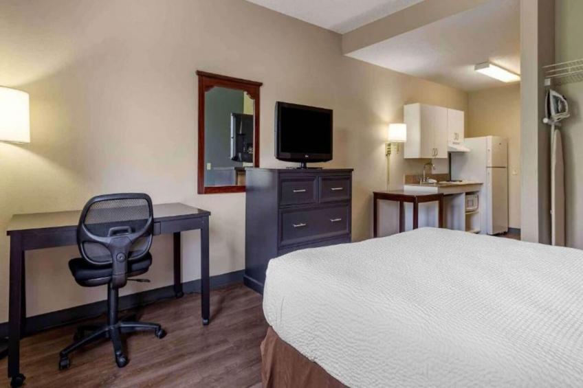 1 Queen Bed | Non-Smoking, Kitchen - foto 23