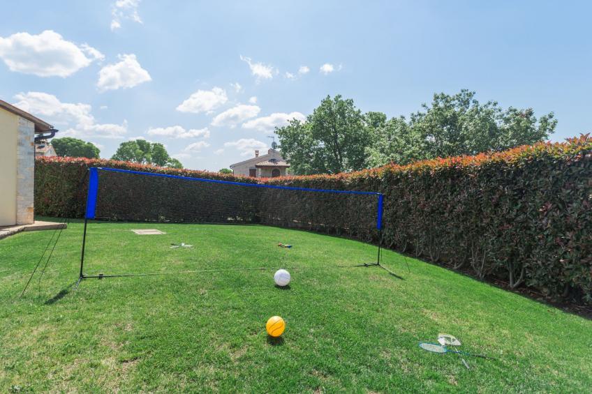 Villa mit Pool, Garten und Sommerküche - foto 18