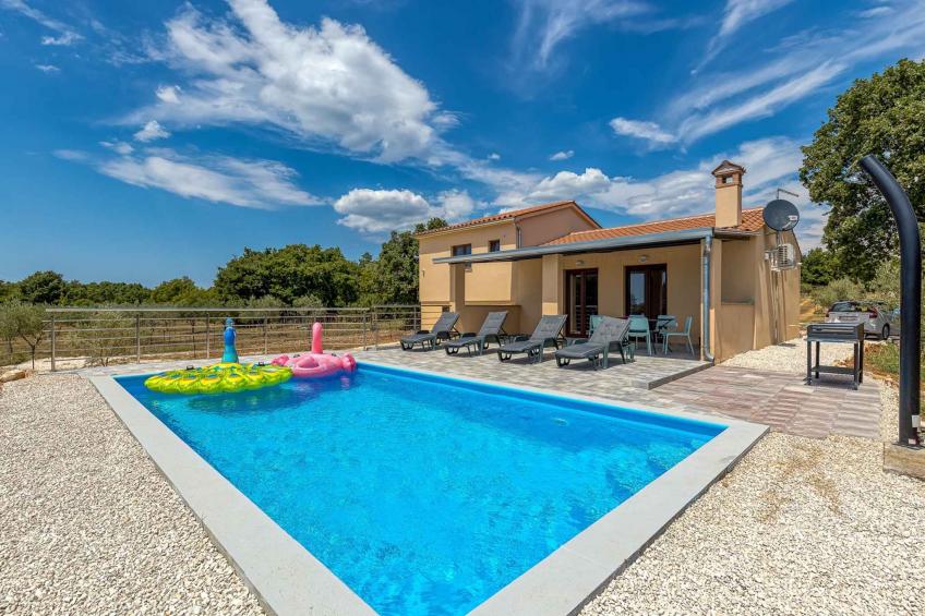 Holiday home with private outdoor pool - BF-9BN82