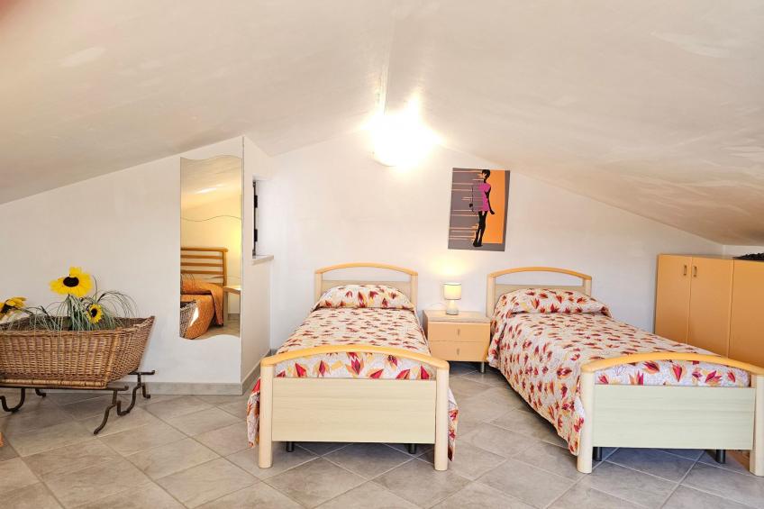 Helle mediterrane Villa mit Veranda und Garten - foto 15