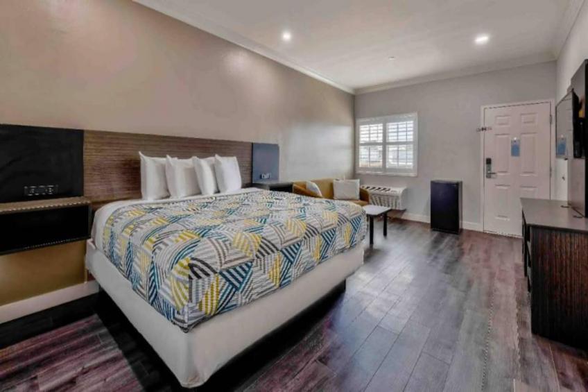 1 Queen Bed  Mobil Acces Tub Nsmk Minifridg - foto 5