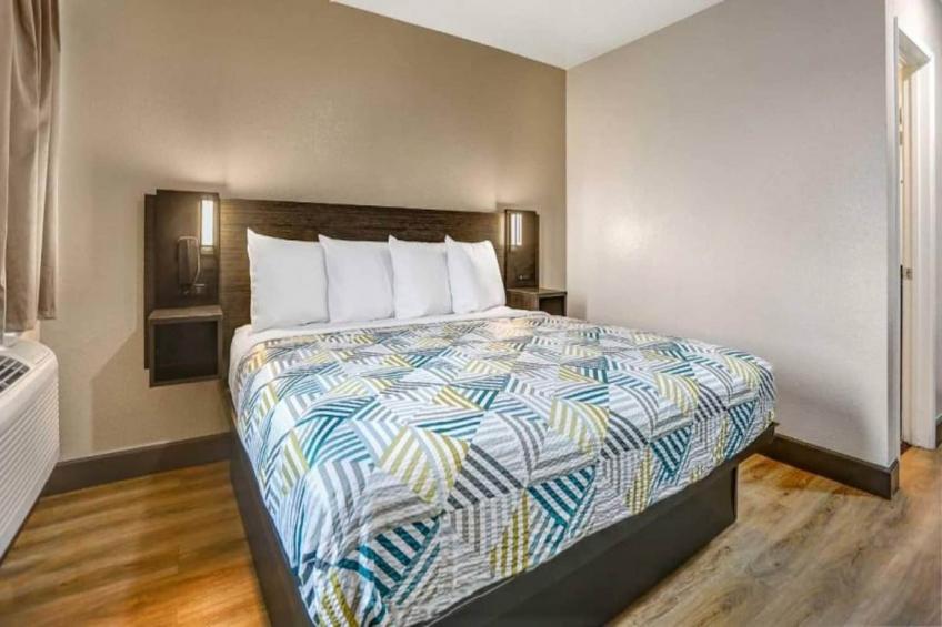1 Full Bed  ADA/RI Shower