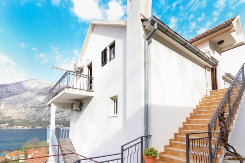 Charming Kotor Bay Retreat Just Steps from the Beach - Double Room with Seaview - foto 6