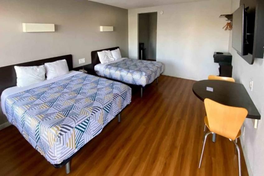 2 Queen Beds  Non-Smoking Micfridge - foto 9