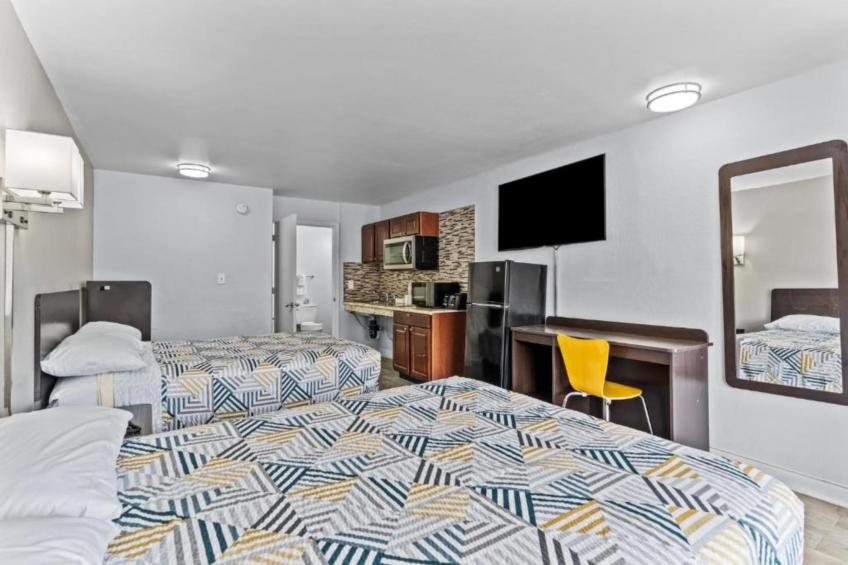 2 Queen Beds  Non-Smoking Kitchen - foto 4