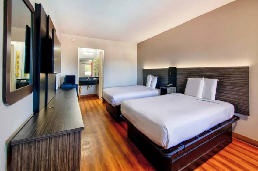 2 Full Beds  Smoking - foto 9