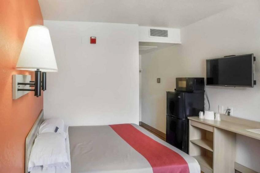 1 Queen Bed  Smoking - foto 5
