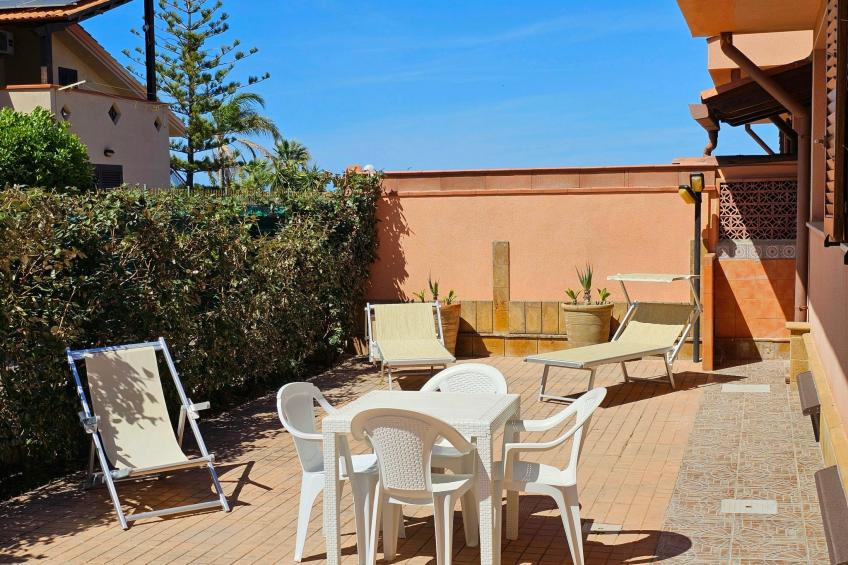 Helle mediterrane Villa mit Veranda und Garten - foto 9