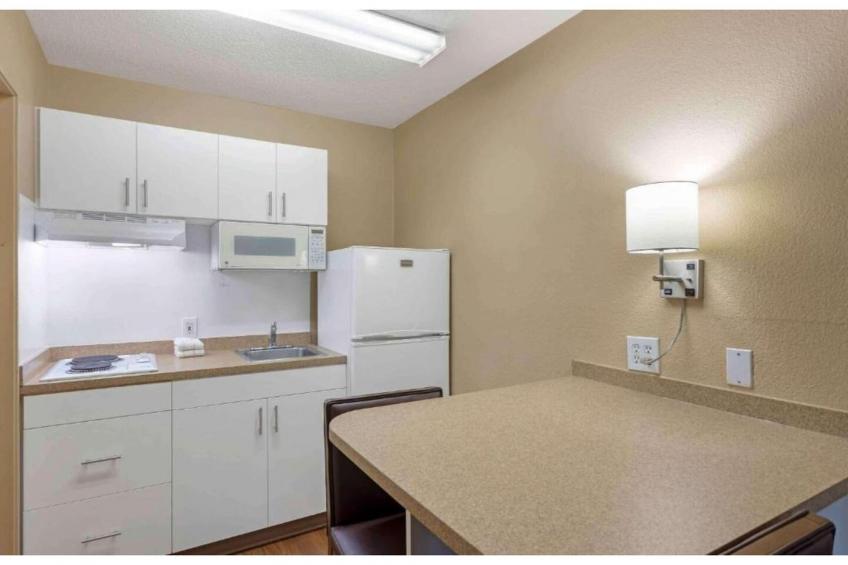 1 Queen Bed | Non-Smoking, Kitchen - foto 23