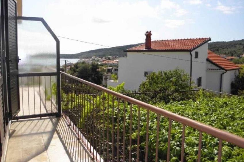 Holiday apartment with air conditioning, balcony and sea view in Slatine - BF-DFV9K
