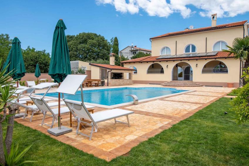 Vakantiewoning met zwembad - BF-RNFMN