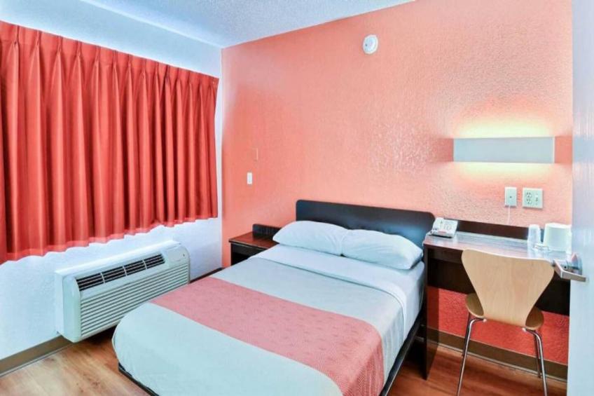 1 FULL BED  ADA/TUB/MICFRIDGE