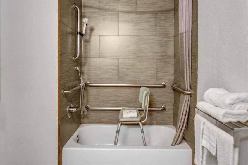 1 KING BED  MOBILITY ACCESSIBLE TUB NSMK - foto 15