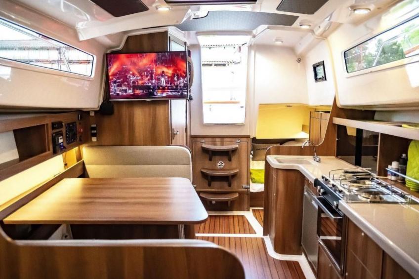 Yacht Overtime im Hafen der Marina Braunsbedra - foto 19