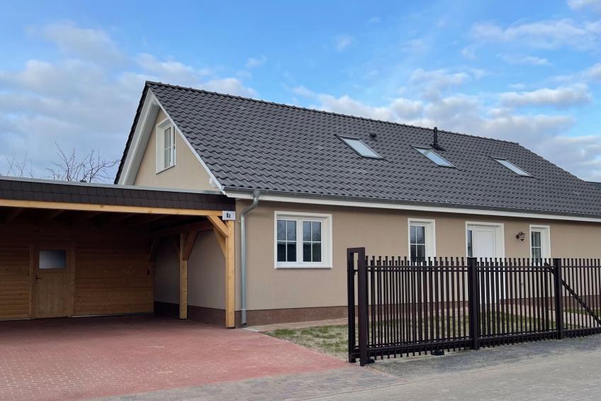 in Linum mit Garten, Terrasse und Grill