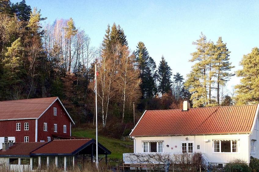 mit Blick auf das Wasser