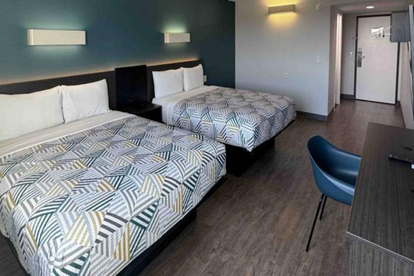 2 Queen Beds  Non-Smoking Micfridge - foto 13