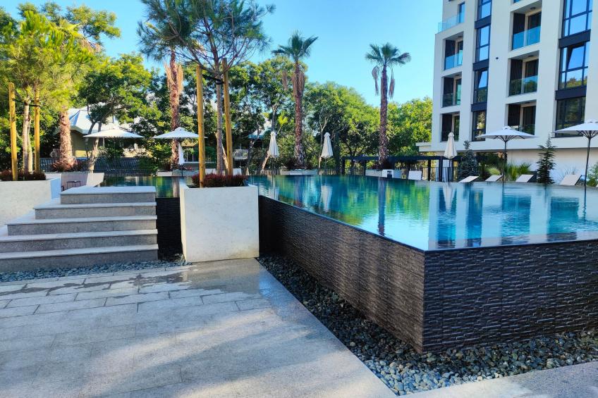 Studio "Allure Varna" mit Infinity-Pool