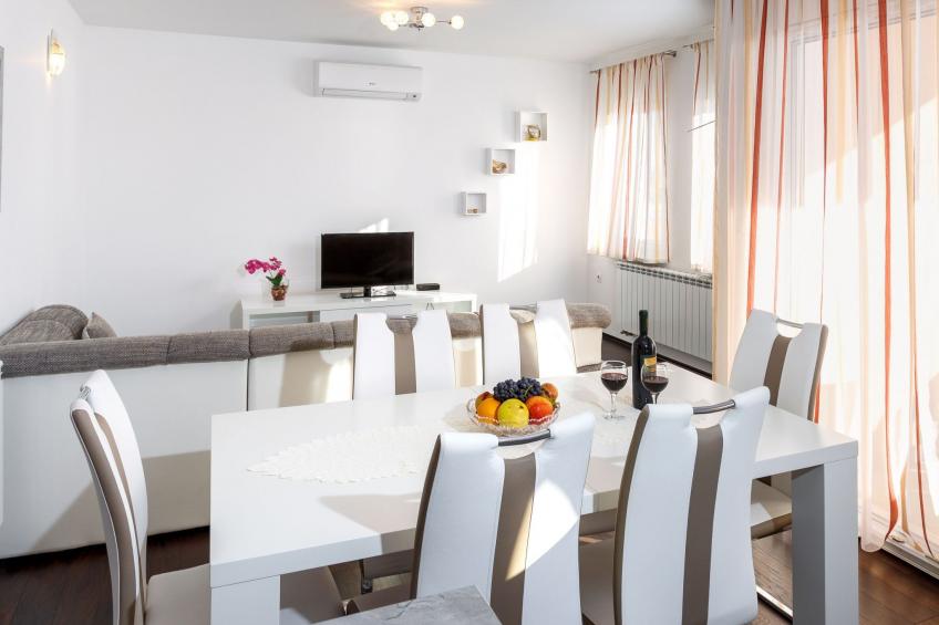 Appartement in Dugi Rat mit Großer Terrasse - foto 3