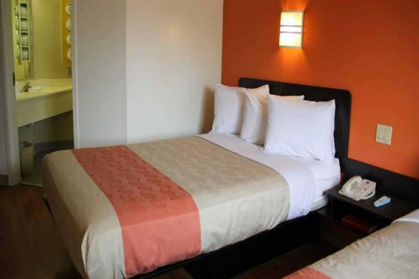 2 Full Beds  Non-Smoking Micfridge
