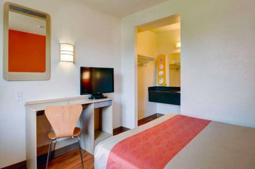 1 Queen Bed  Smoking - foto 17