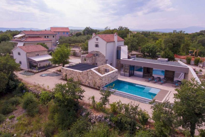 Villa met zwembad en airconditioning - BF-6BC98 - foto 6