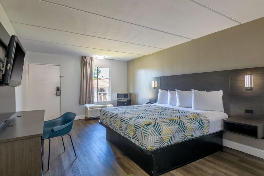 1 King Bed  Smoking Kitchen - foto 33